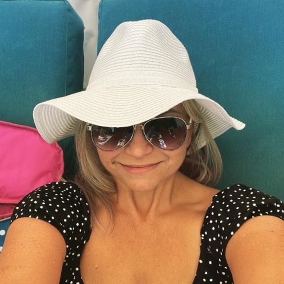 Meet your Posher, Allison - Picture 1 of 1